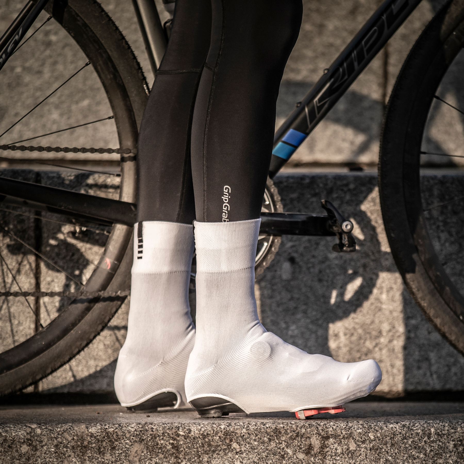 copriscarpe-ciclismo-205ukn-1.jpg GripGrab Copriscarpe Bicicletta da Corsa Primavera Bianco | BIKE24 - immagine 1