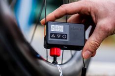 pompe-elettriche-per-bici-111mqx-1.jpg Classifica delle migliori mini pompe elettriche per bici | Alltricks - immagine 1
