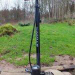 Pompa da pavimento Decathlon Pompa da bicicletta 900 del colosso francese degli articoli sportivi messa alla prova: Velomotion