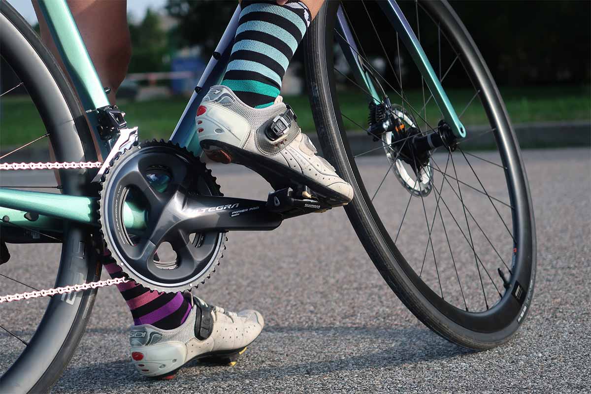 scarpe-per-ciclismo-da-strada-473sxs-1.jpg Che bello poter camminare con le scarpe da bici - immagine 1